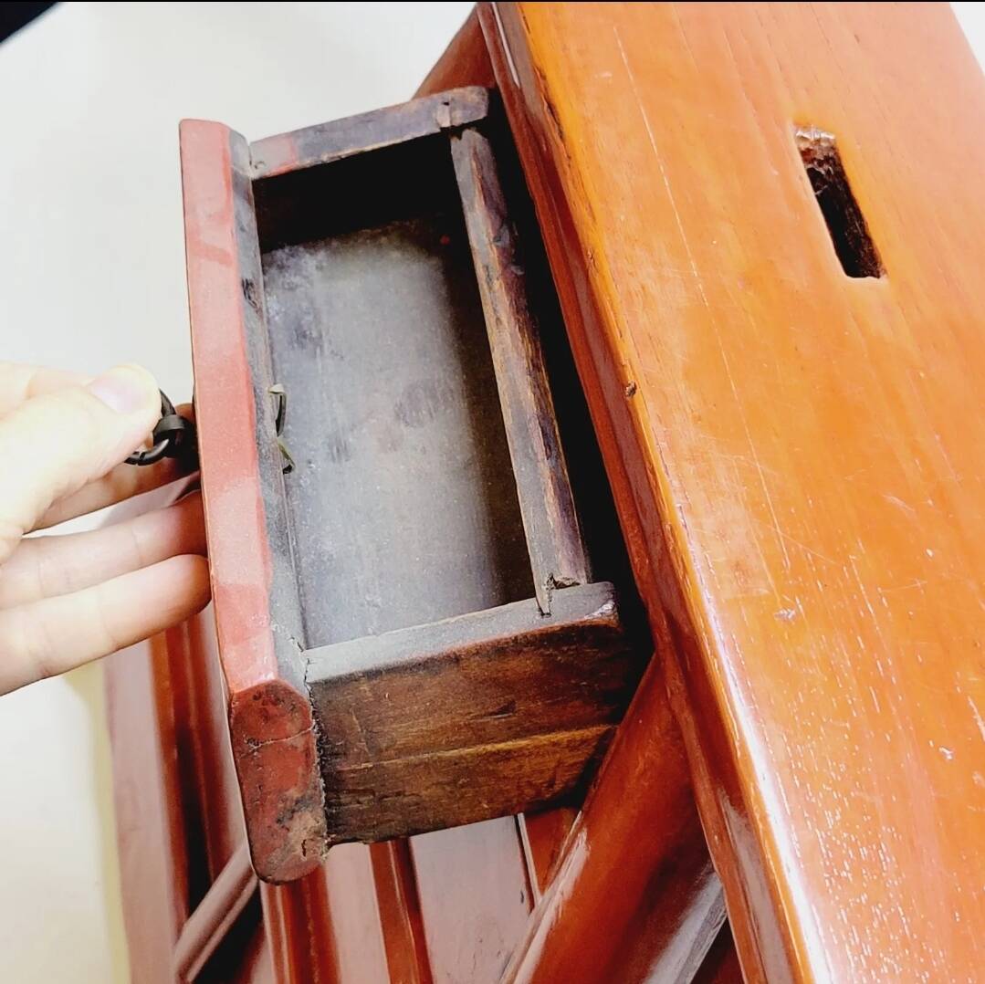 Old chinese barber hairdresser stool 19th xixth century in lacquered wood