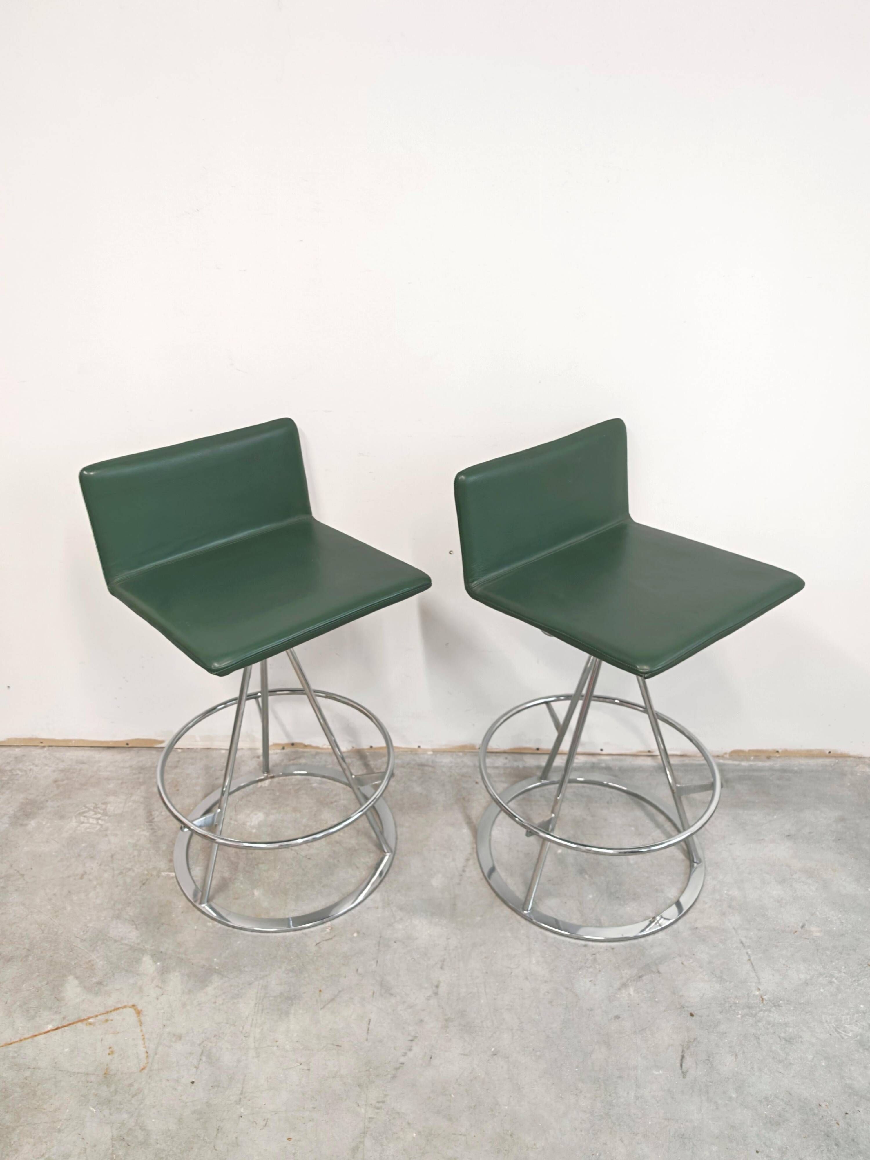 Pair of Dania bar stools in leather by Salvati & Tresoldi for Saporiti.