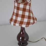 Lampe vintage recyclée — pied céramique brun, abat-jour vichy terracotta