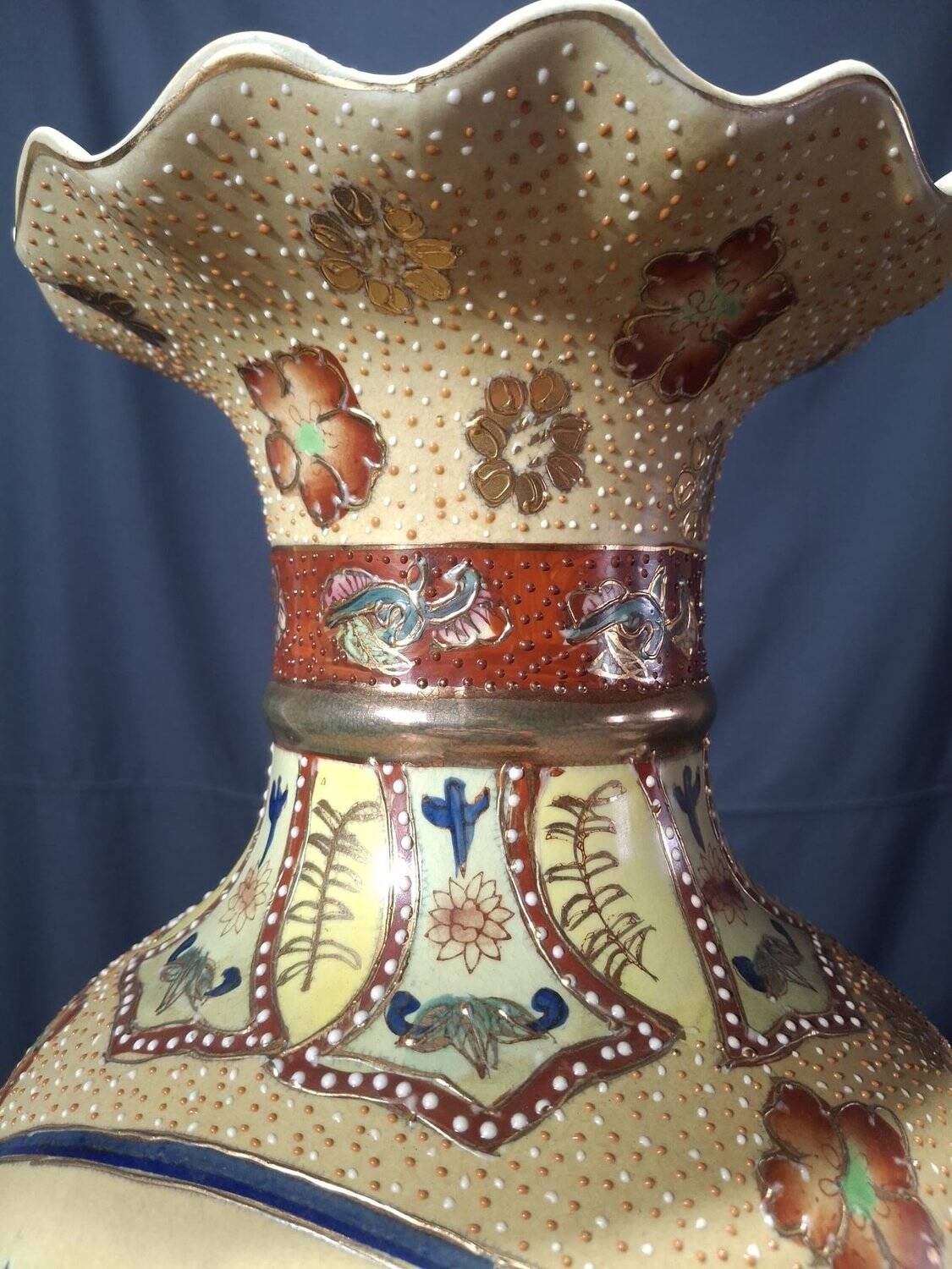 Large polychrome Chinese vase