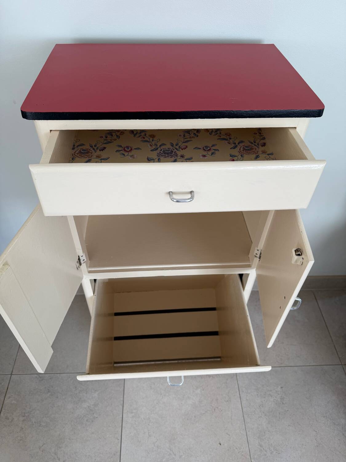 Vintage 60s furniture for kitchen or bathroom.