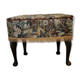 Travailleuse couseuse en tapisserie anglaise