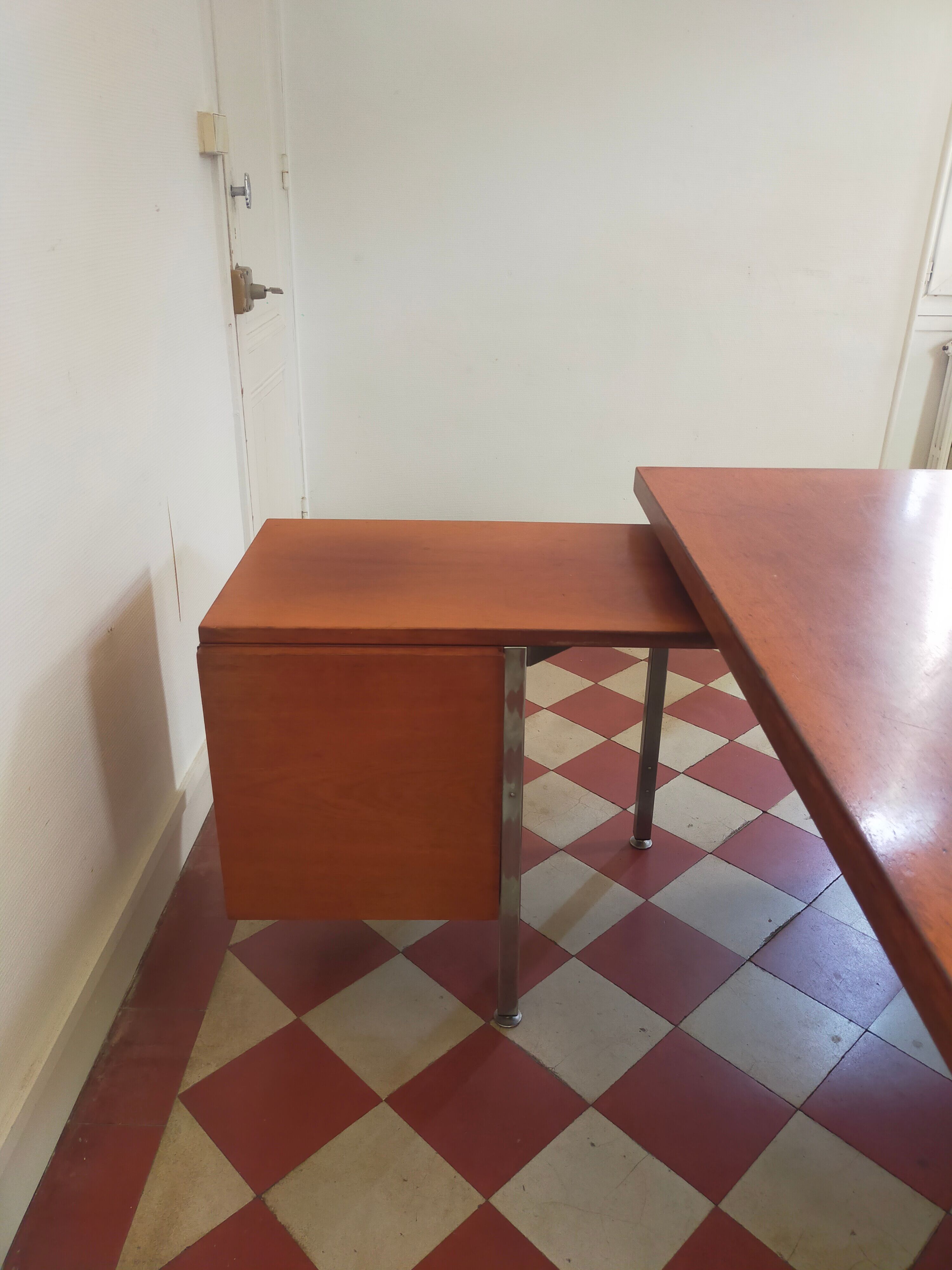 Desk with removable drawers in the style of Florence Knoll.