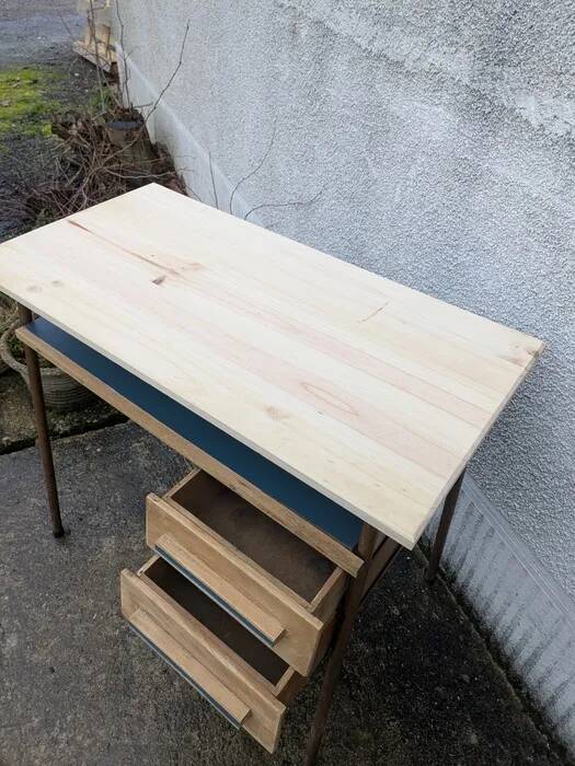 Child's desk