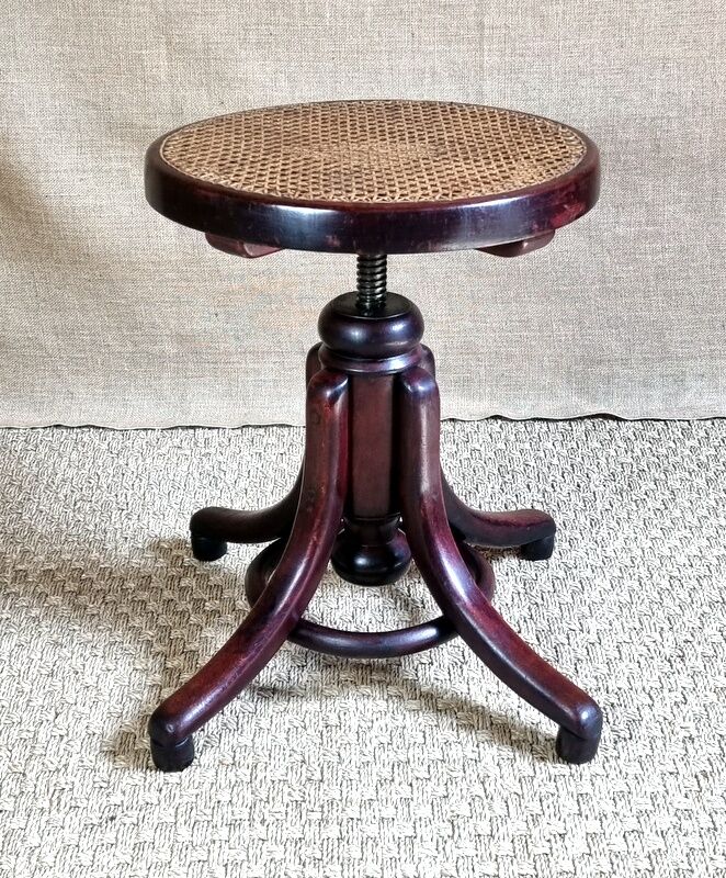 Bistro stool with screw and piano Thonet 1895-1910 ca