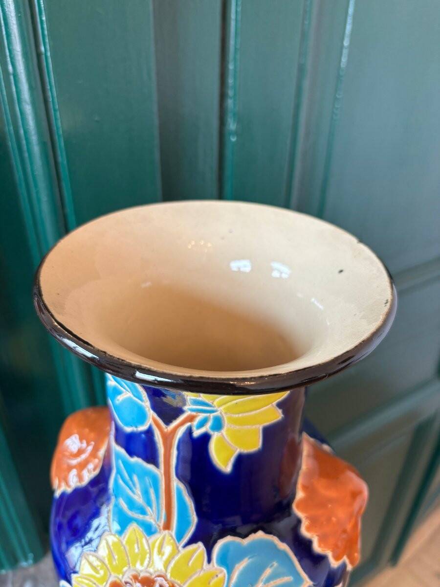 Ceramic vase with sunflowers