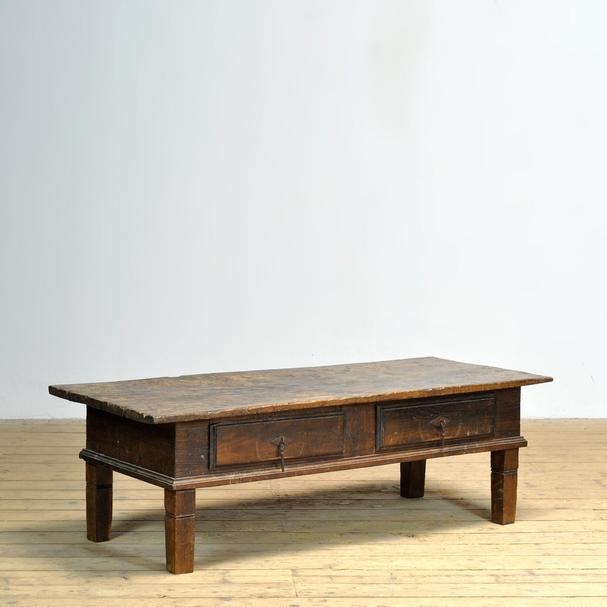 Table basse en chêne, vers 1820