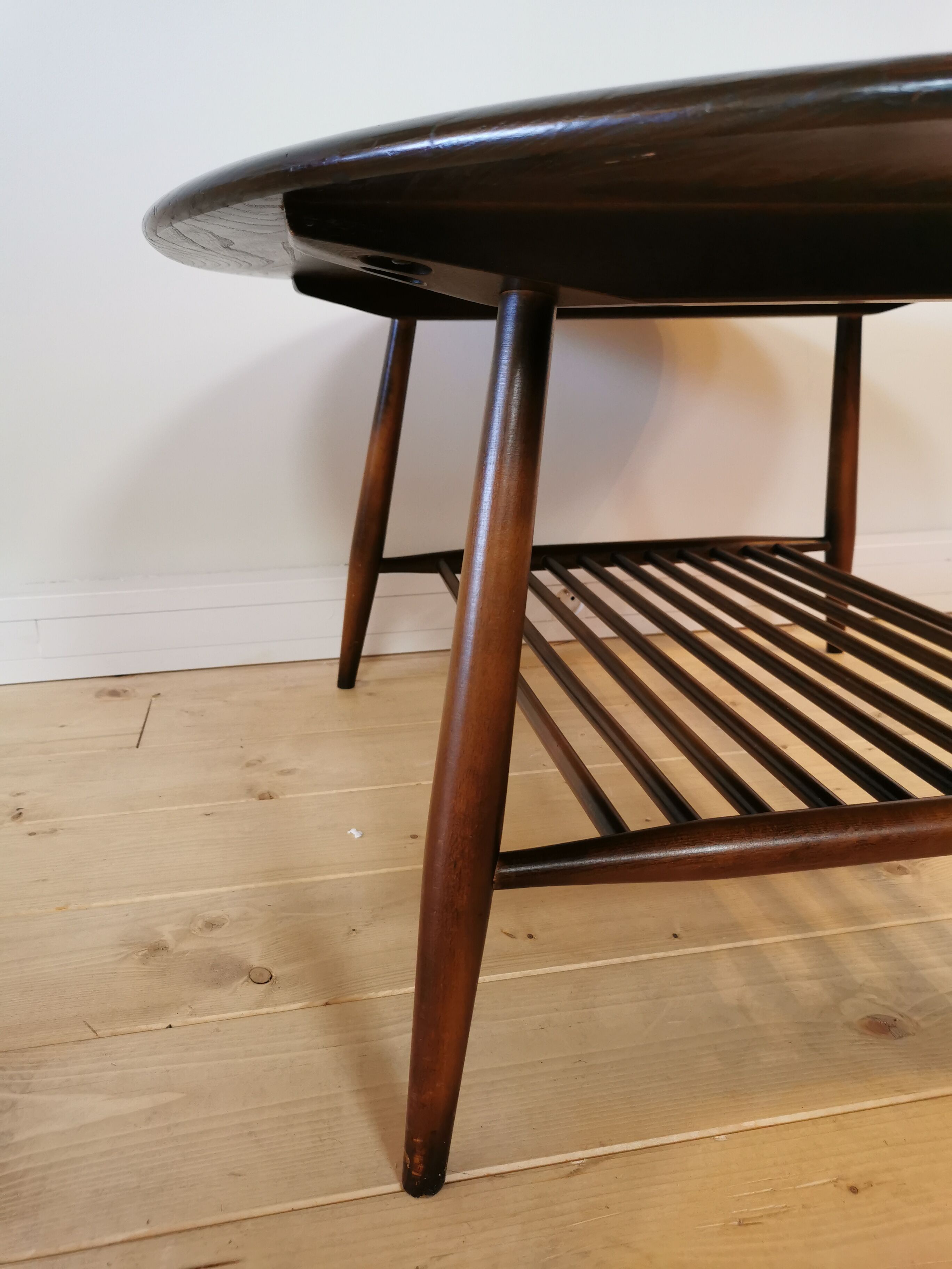 Table basse en frêne par Lucian Ercolani dans les années 60