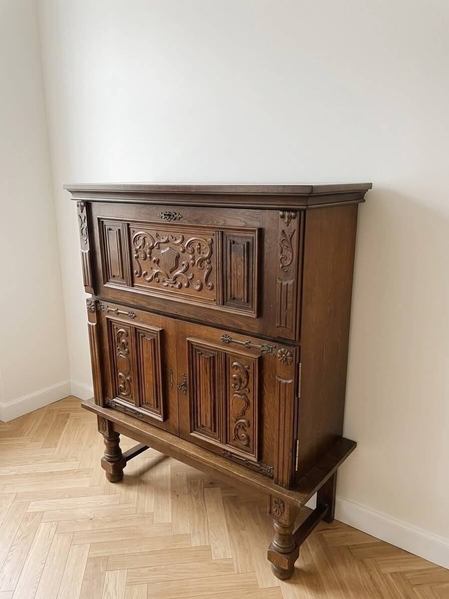 Sideboard / secretary