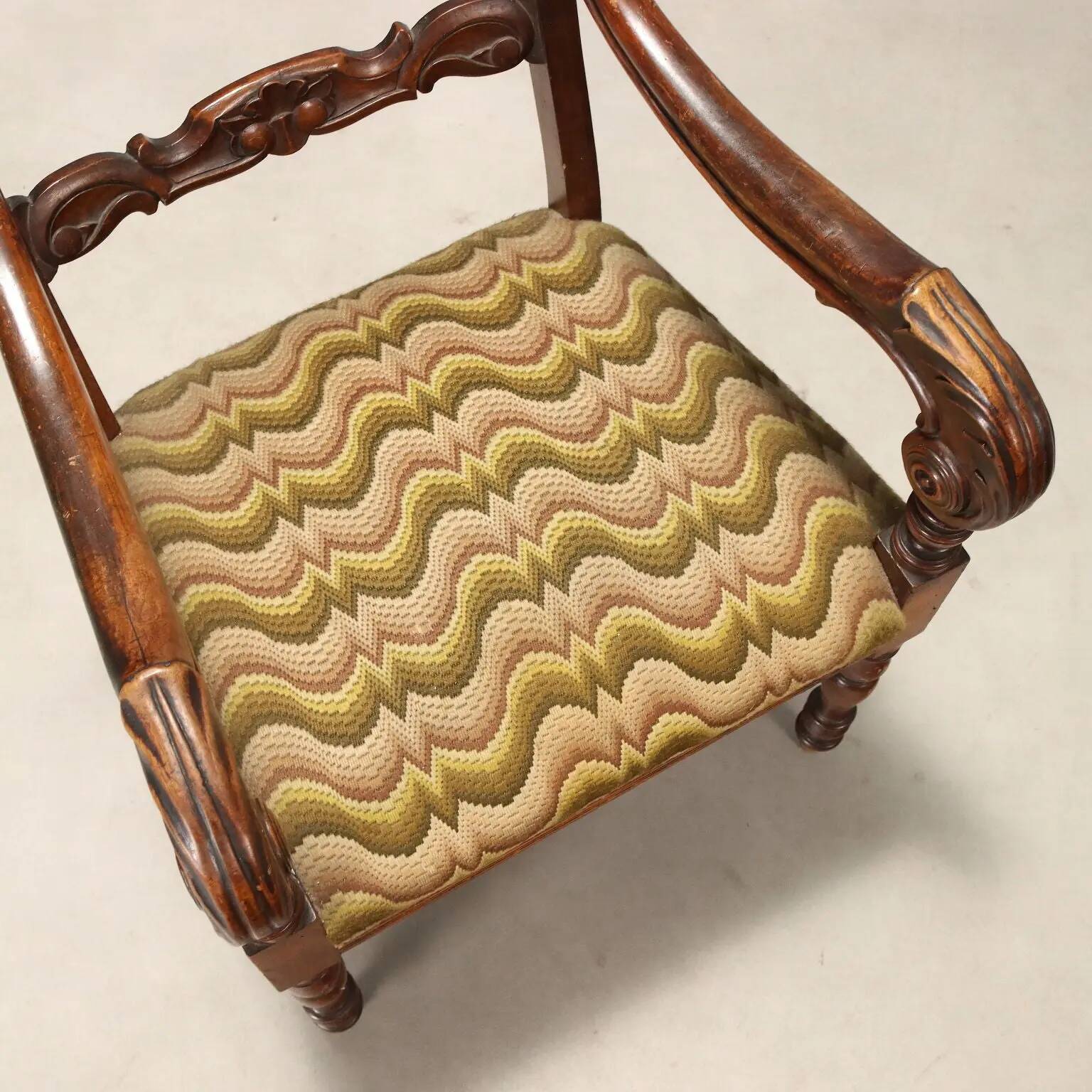 Antique Louis-Philippe armchair in walnut, Italy, 19th century.