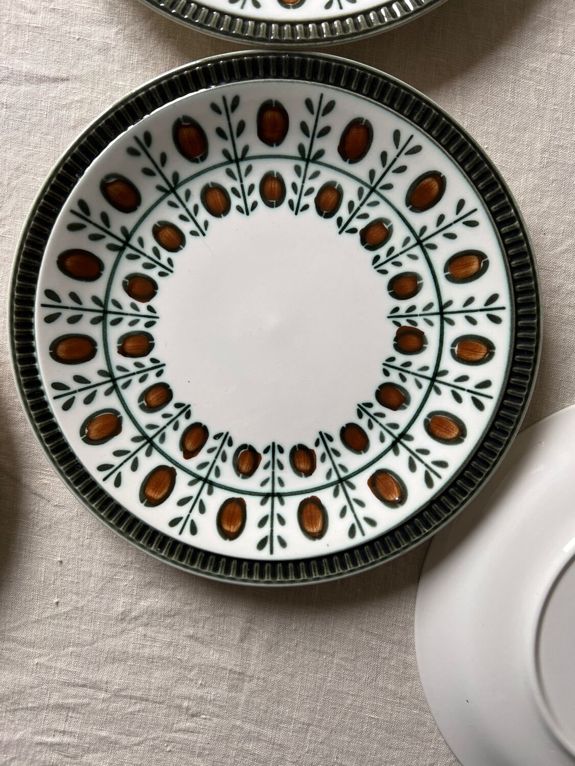 Boch La Louvière plates walnut model