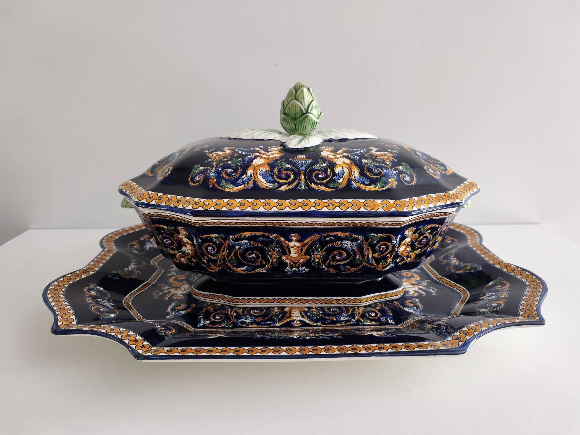 Grande soupière et plateau de service faïence de Gien - Renaissance 