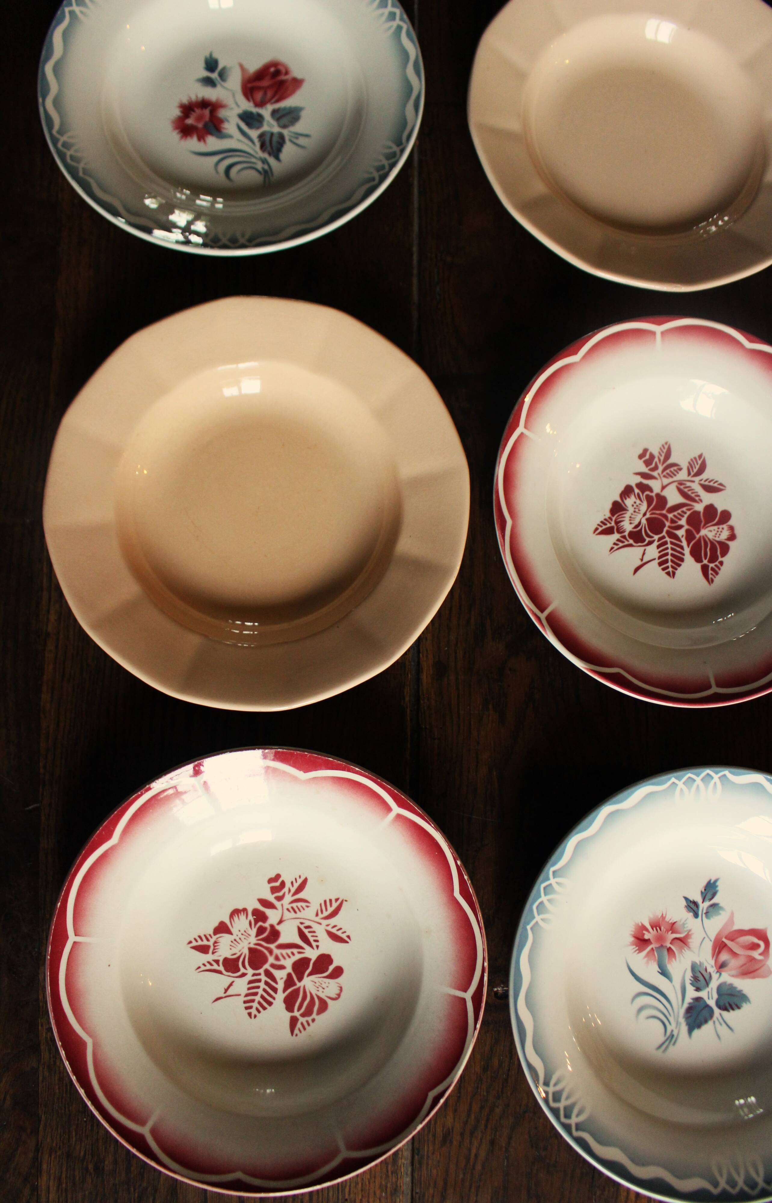 6 mismatched soup plates Digoin Sarreguemines red blue pink