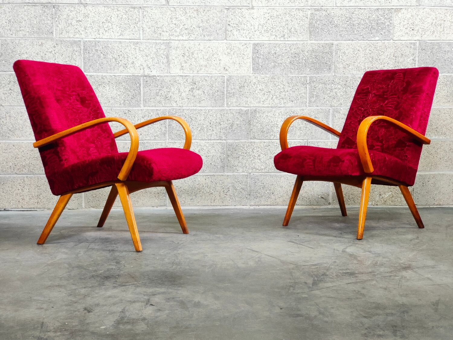 Pair of 6951 red velvet armchairs by Jaroslav Smidek for Ton