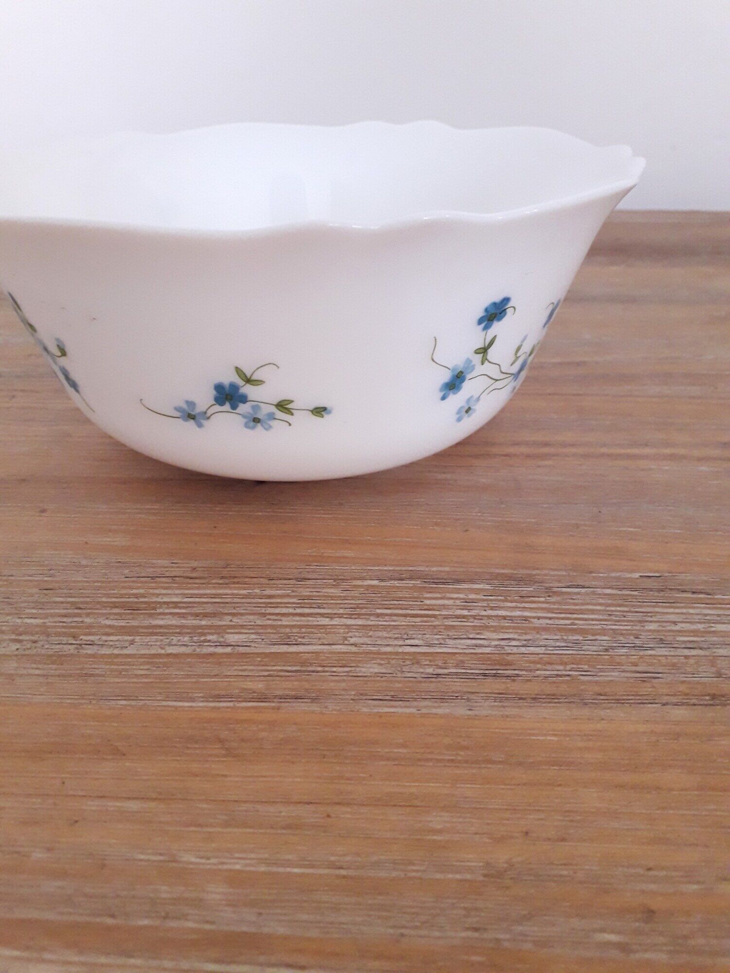 Vintage salad bowl arcopal france - model véronica myosotis - 1970