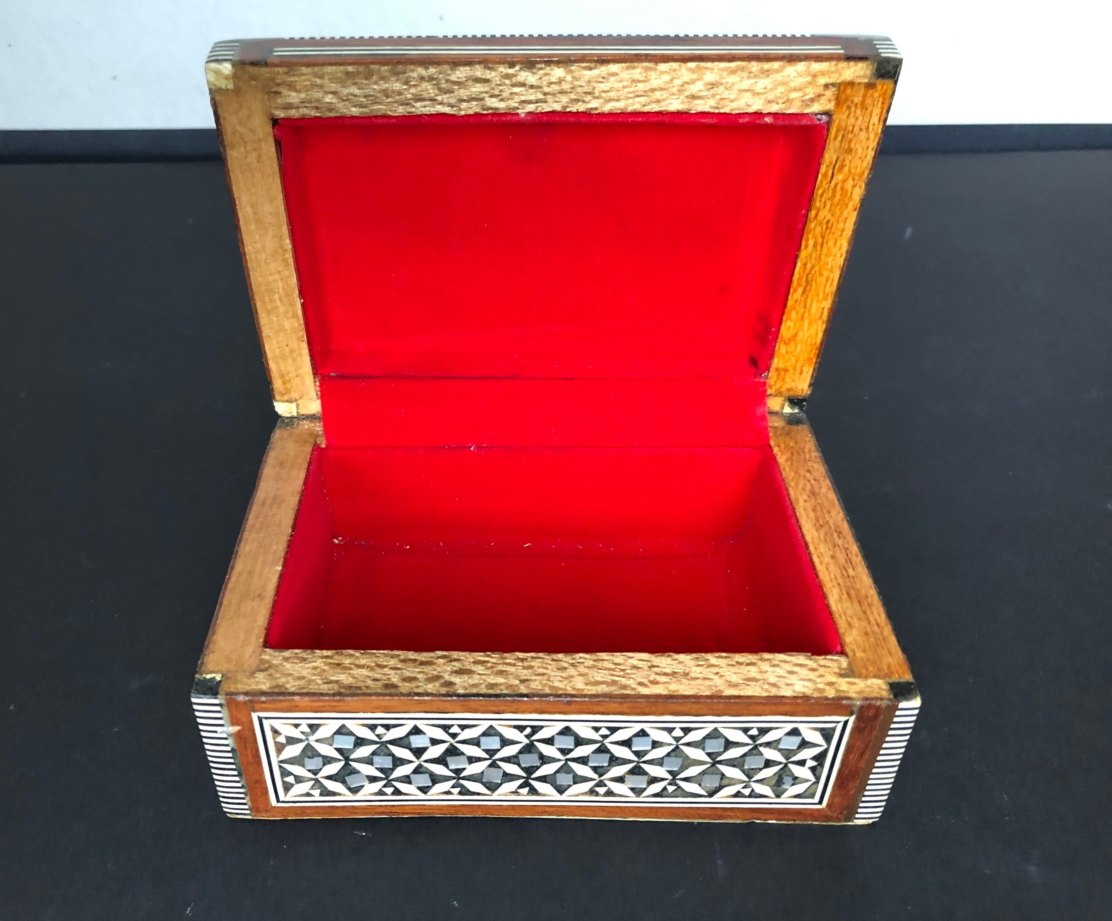 Jewelry box in marquetry