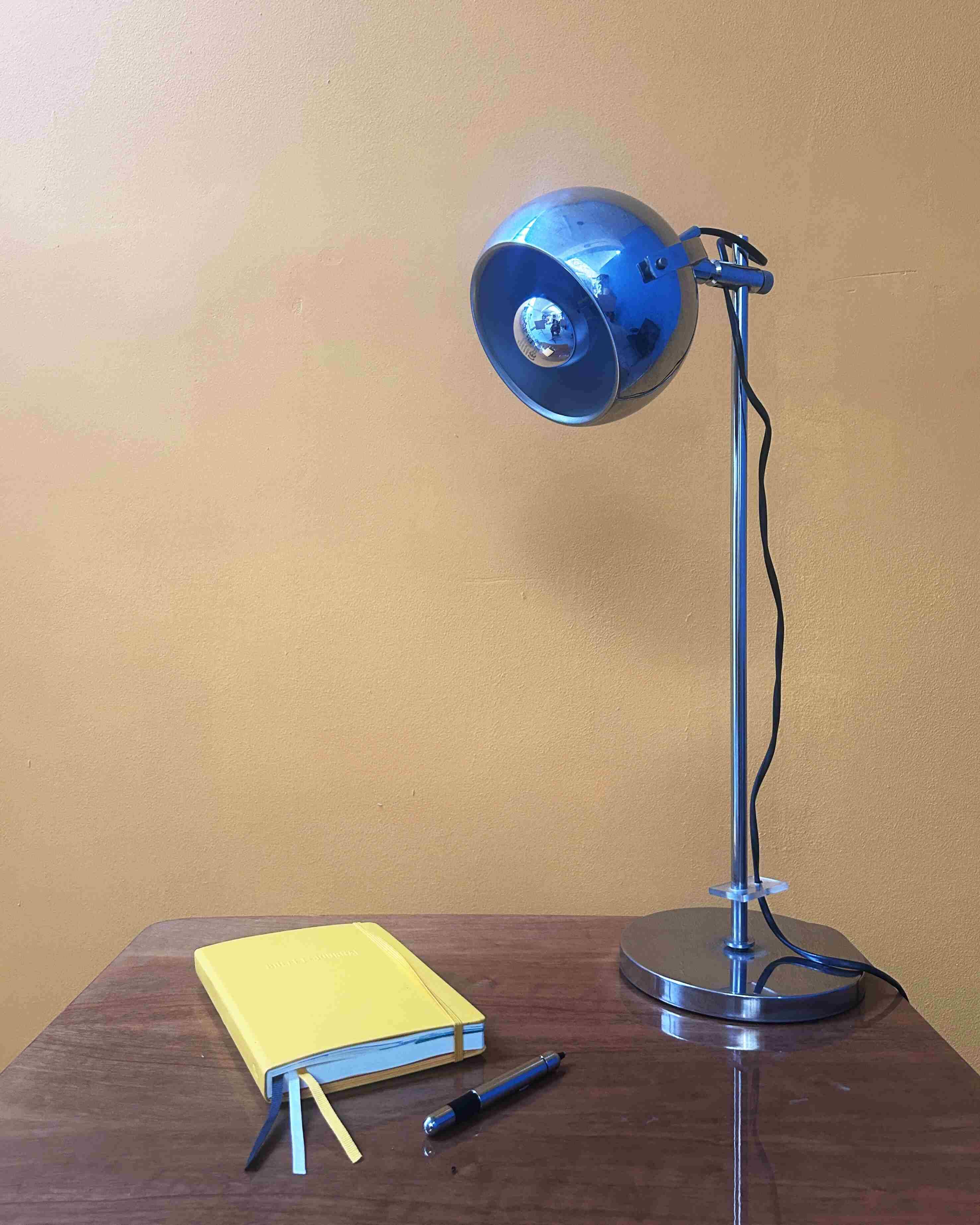 Large eyeball lamp