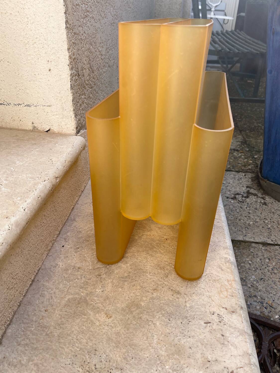 Giotto stoppions magazine holder for kartell