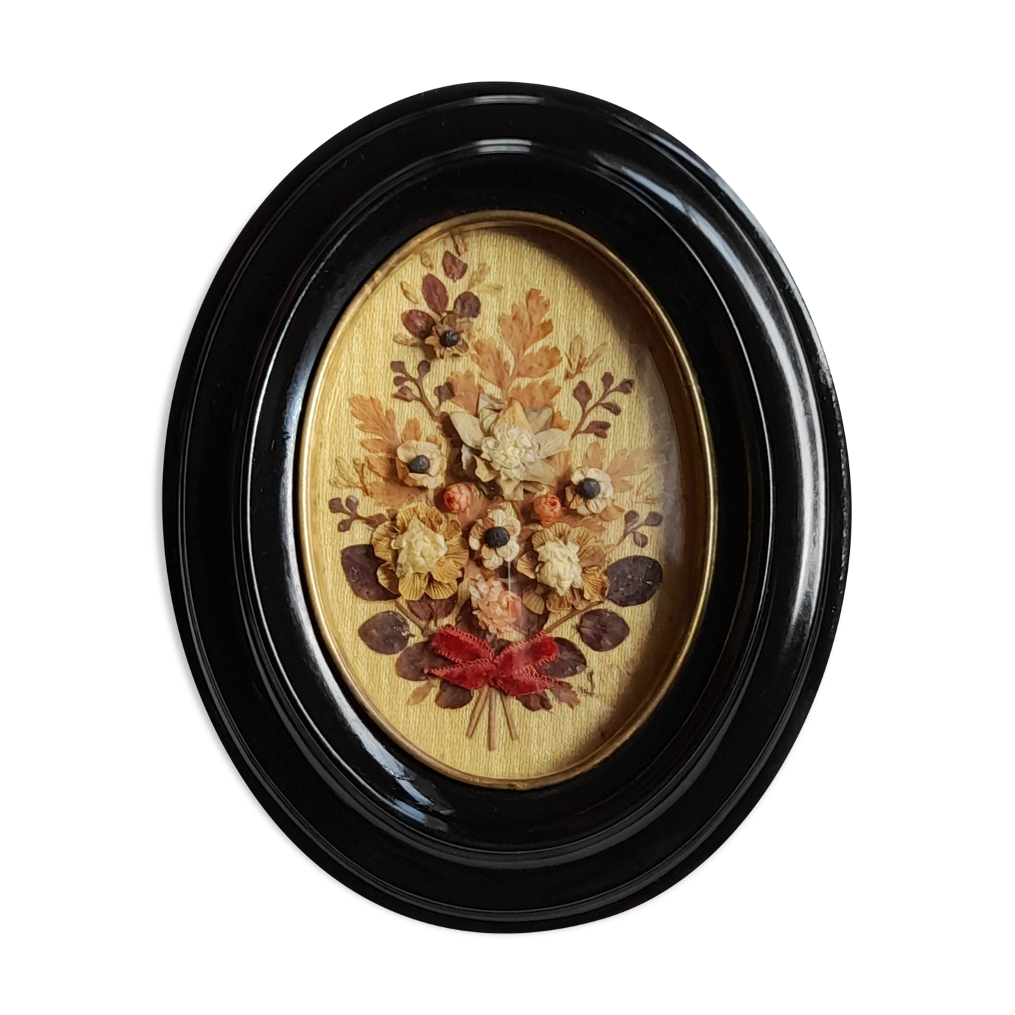 Oval frame dried flower