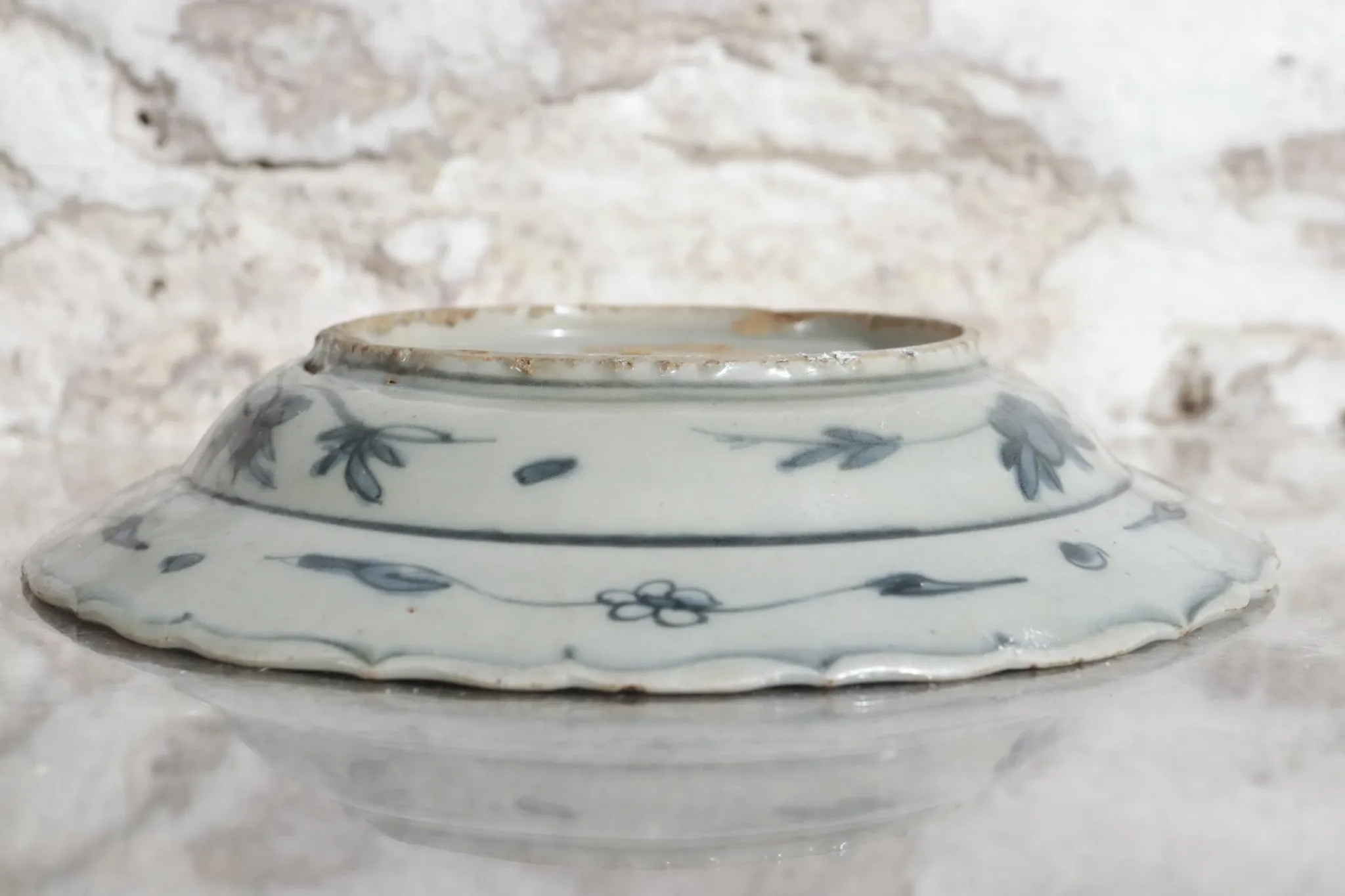 Chinese Swatow dish with pagoda landscape – late Ming, ca. 1600