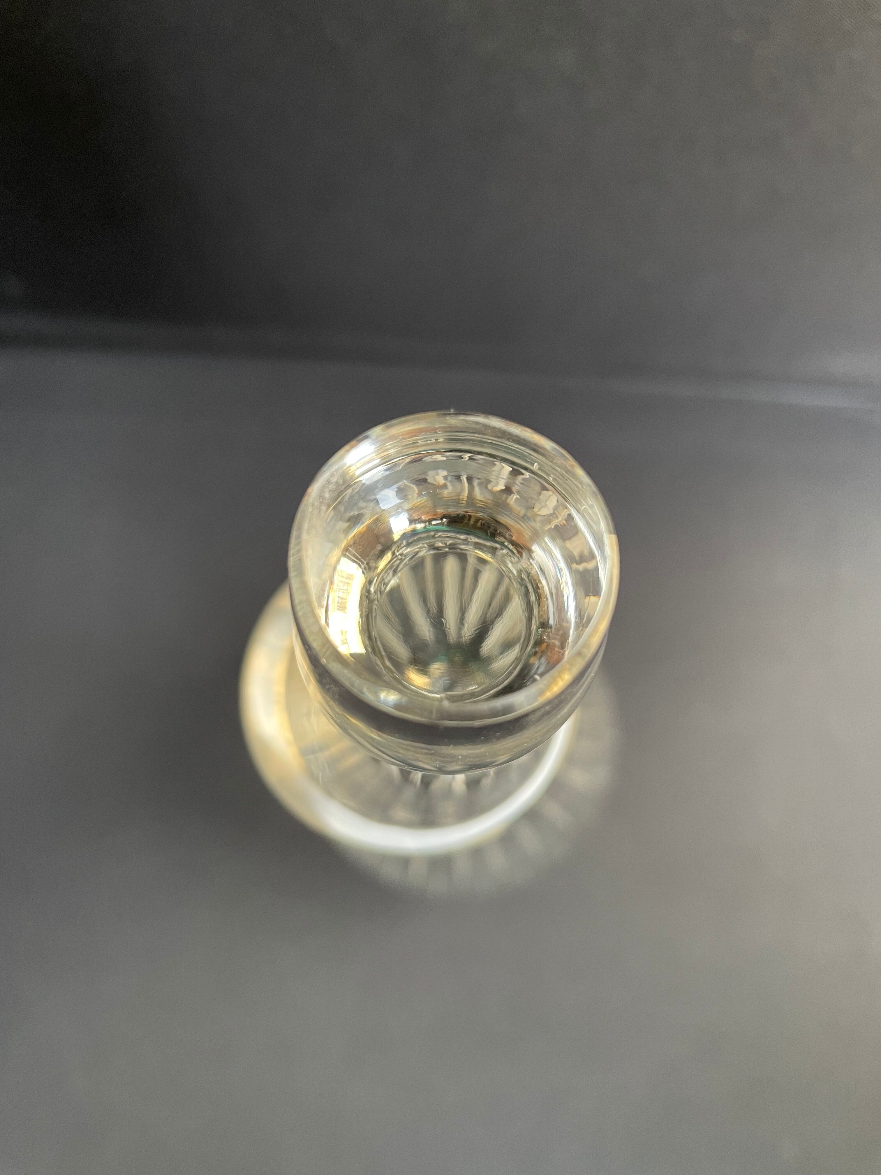 Carafe en cristal soufflé et taillé