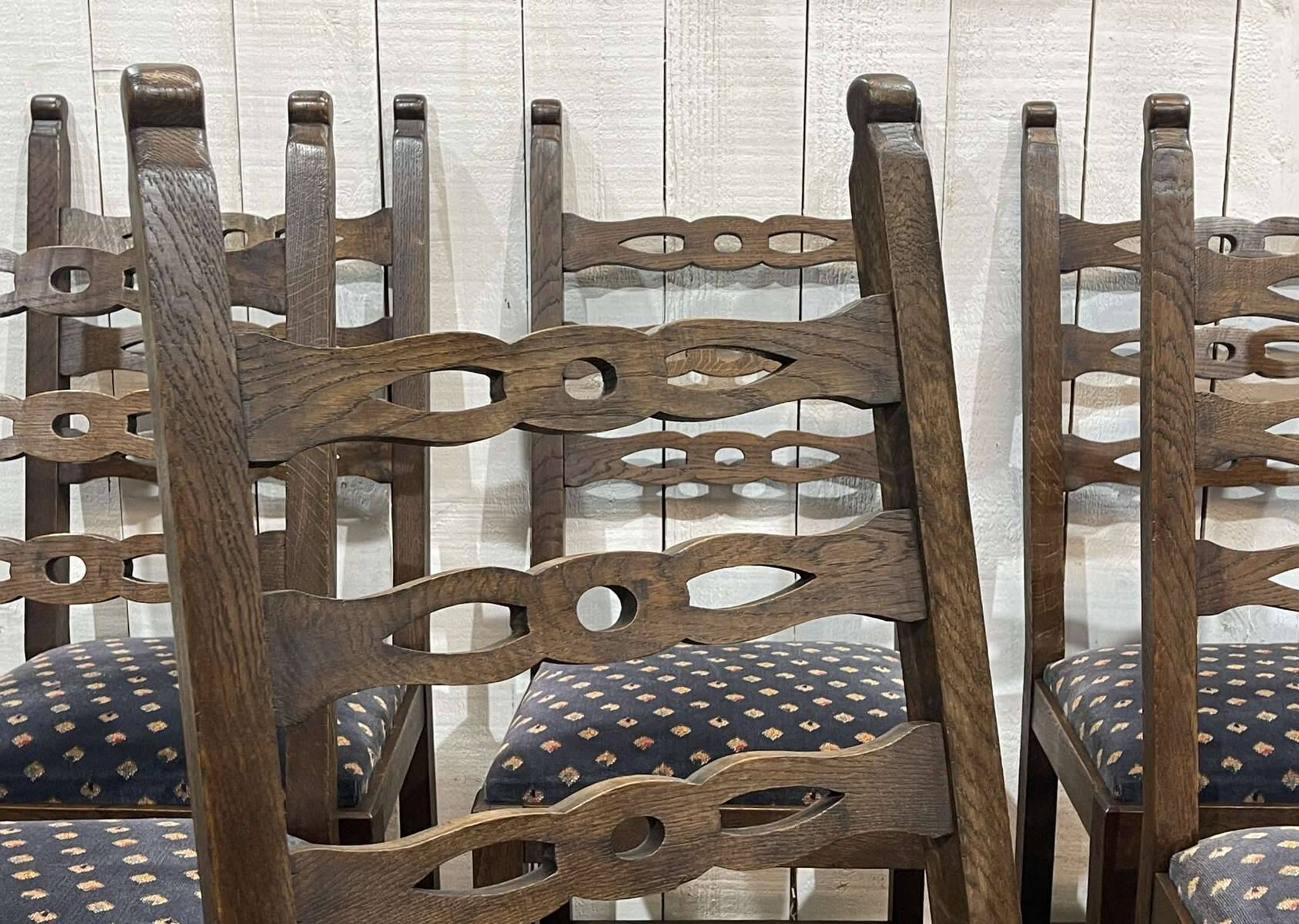 Suite de 6 chaises anglaises 19ème en chêne