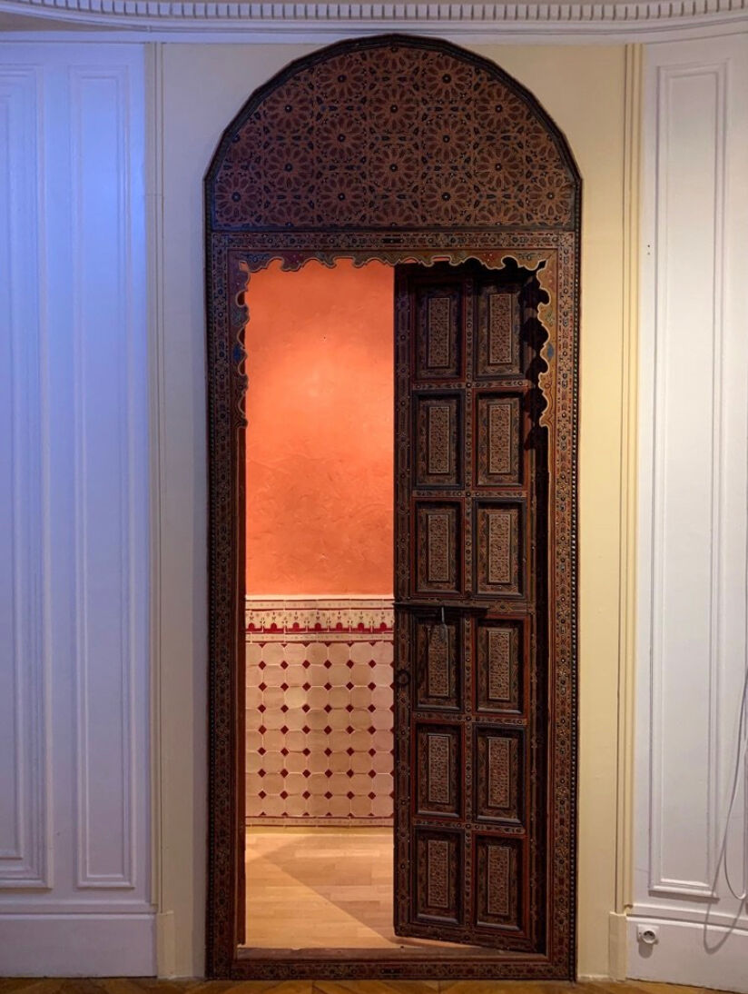 Porte marocaine de riad en bois sculpté à la main