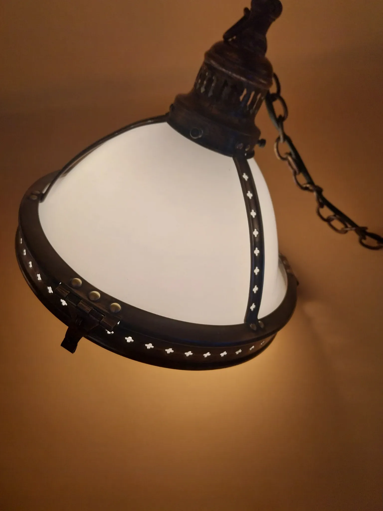 Suspension laiton et opaline