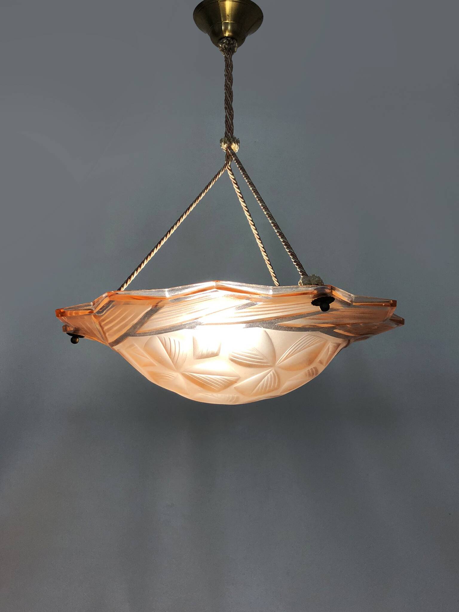 Antique Art Deco star-shaped pendant light with one burner, made of pâte de verre.