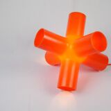 Crosslight lamp to pose Jan Melis in Ben Oostrum