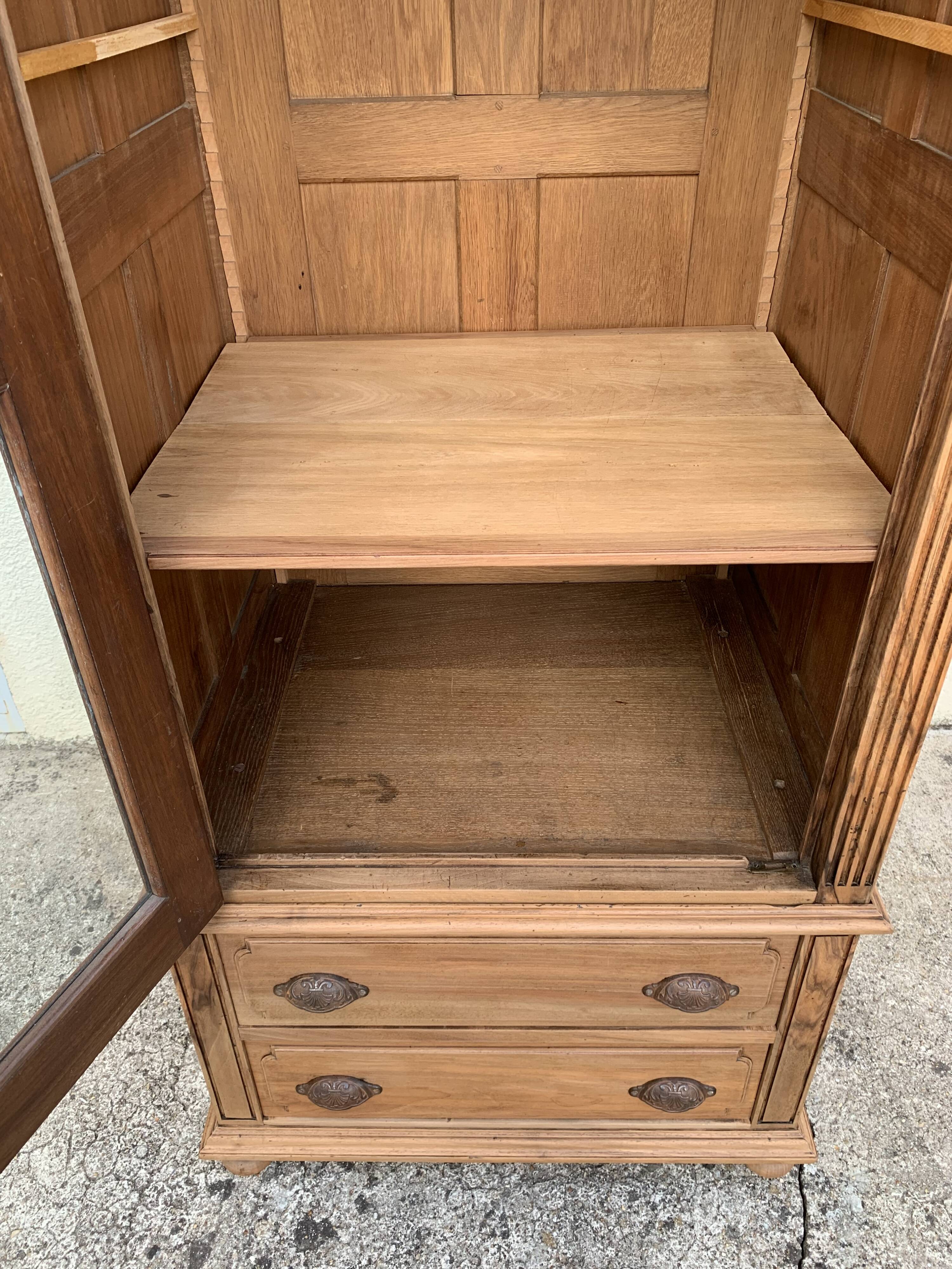 Armoire bonnetière parisienne vitrée 1920