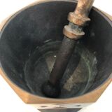 Bronze mortar, Art Deco, signed "The bronze"