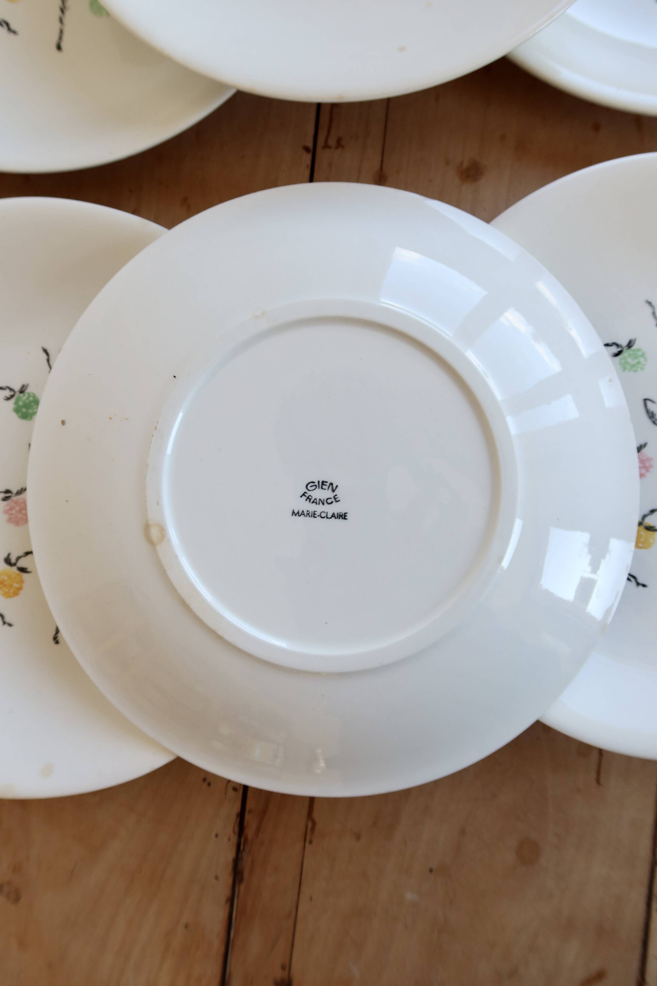 6 vintage flat plates from Gien, model Marie-Claire.