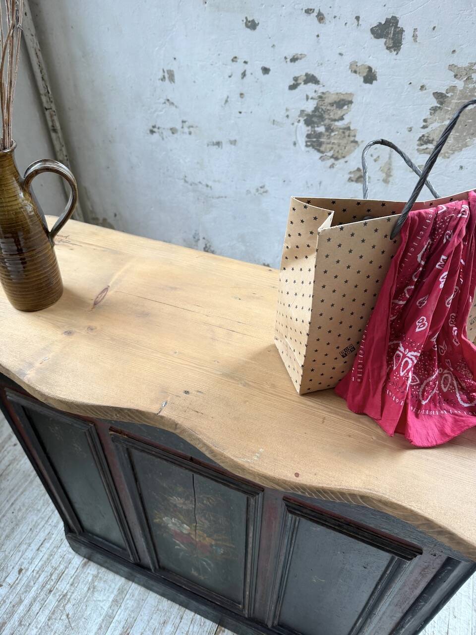 Floral 1920s trading counter