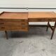 Bureau Scandinave midcentury à caisson et finition acajou