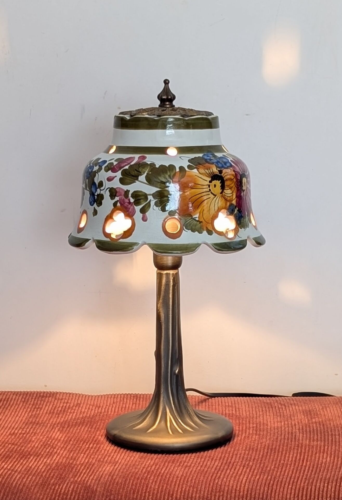 Vintage lamp in brass and ceramic. Flowering tree of life.