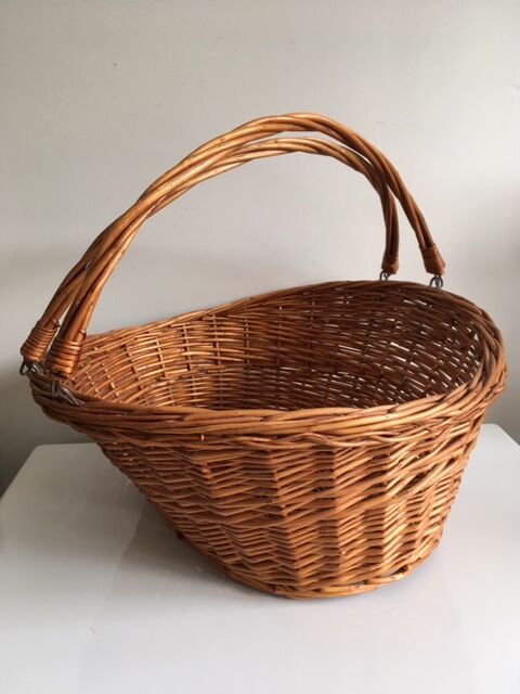 2-handle wicker basket
