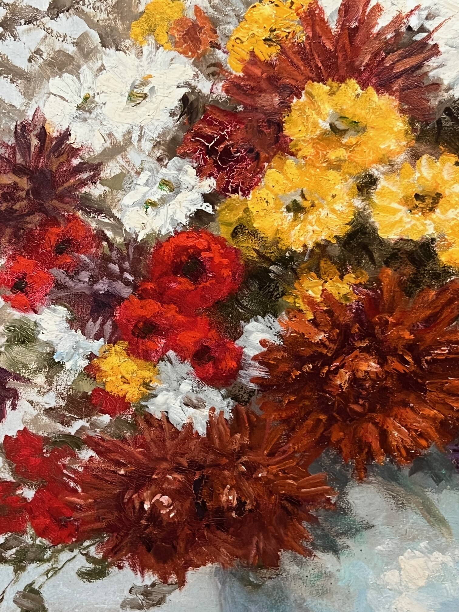 Still life signed with chrysanthemums. Oil on canvas.