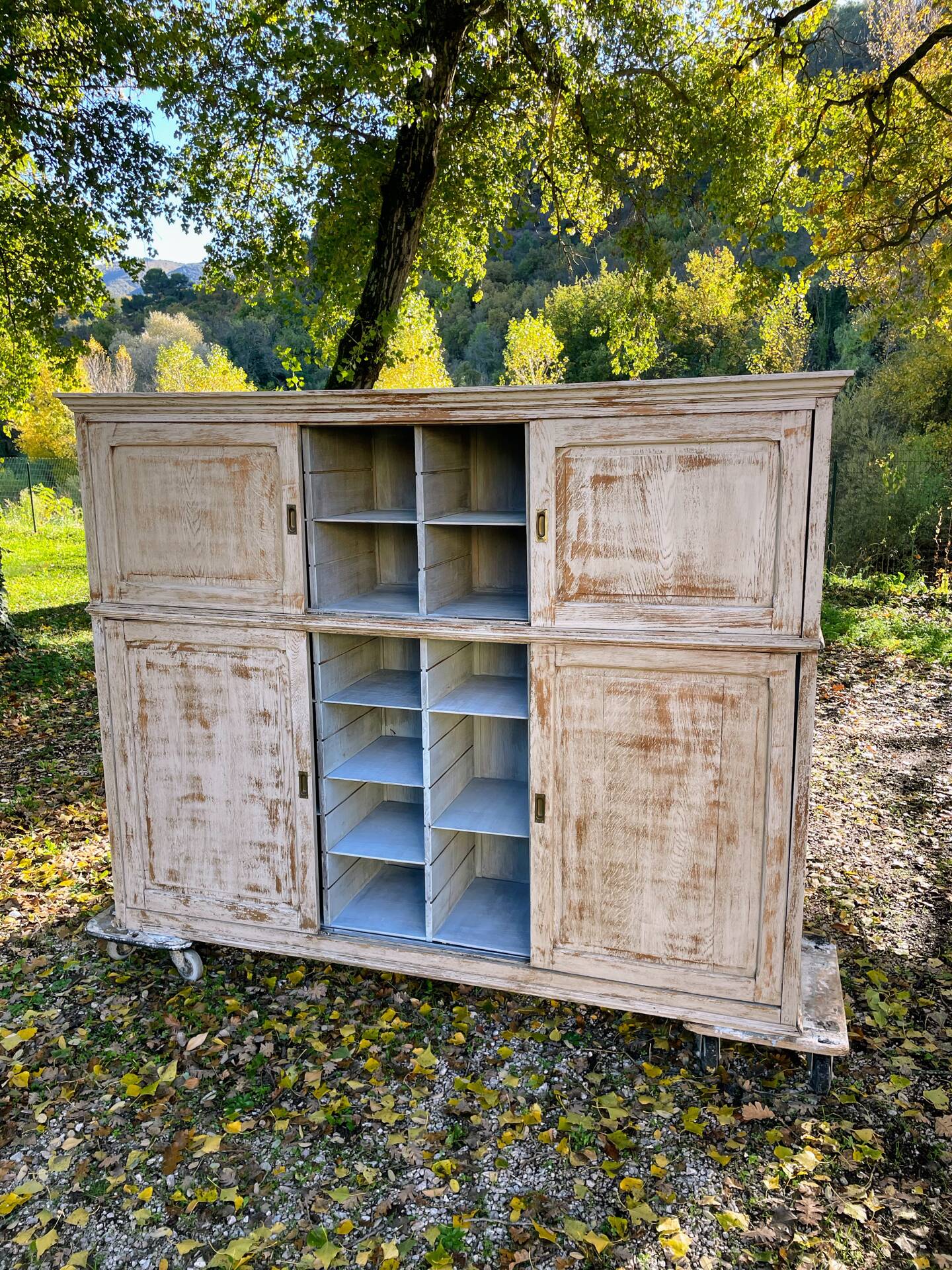 Workshop furniture in oak from the 20th century.