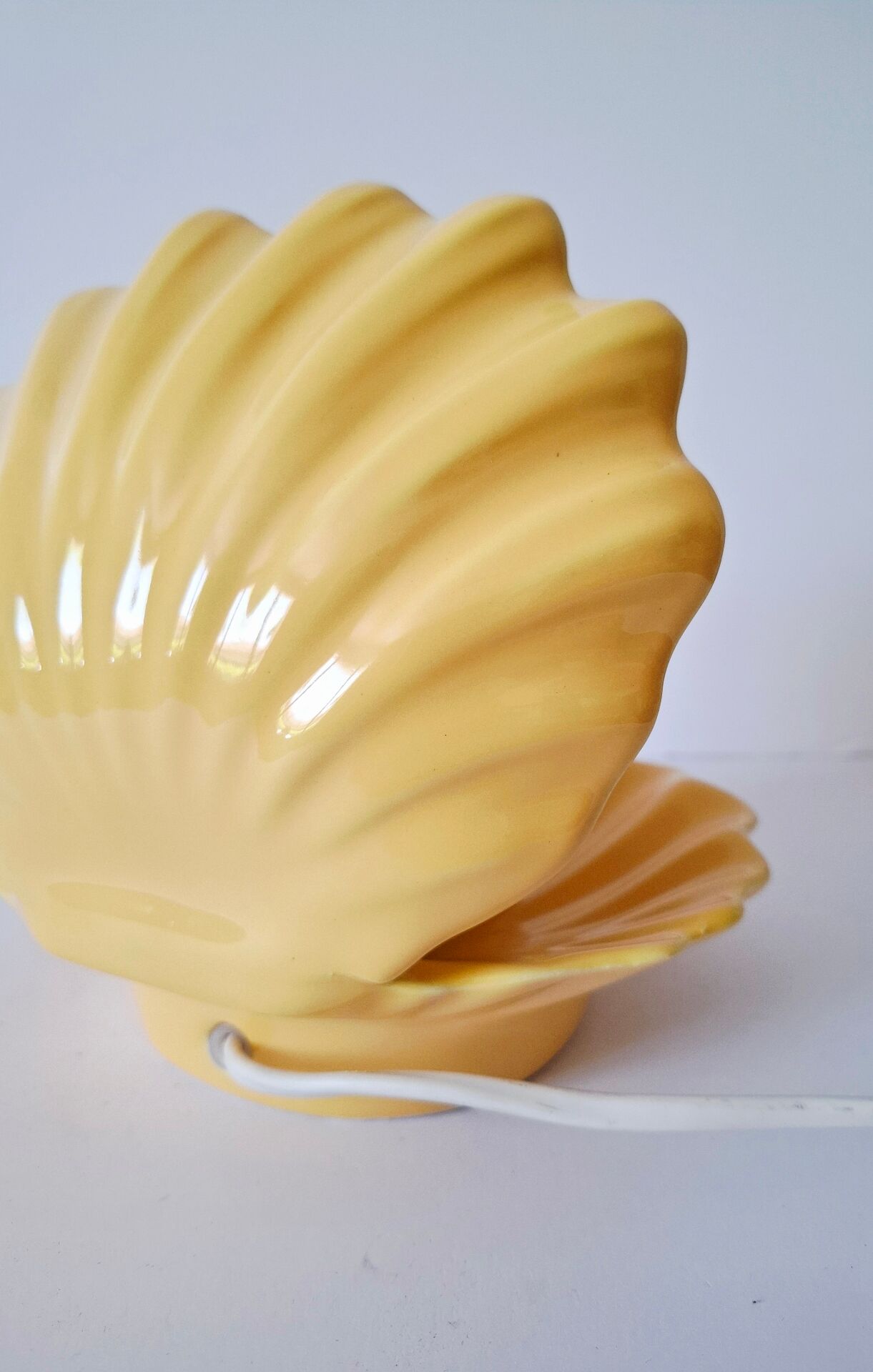 Vintage shell ceramic lamp