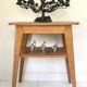 Guéridon pieds compas 1950 en bois clair, desserte, table d'appoint