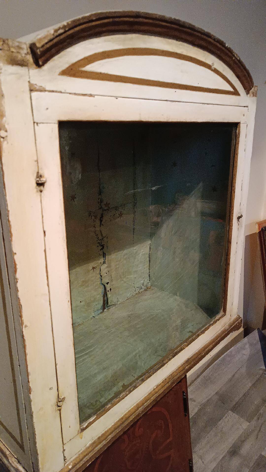 Vitrine en bois laqué et doré du 18ème siècle