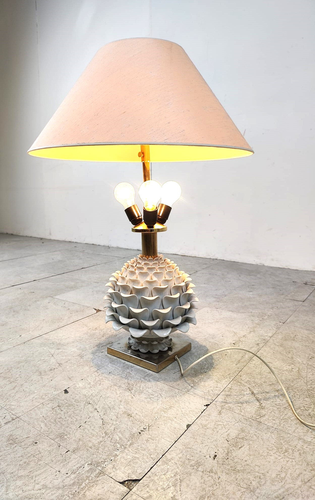Vintage Italian ceramic artichoke table lamp, 1960s
