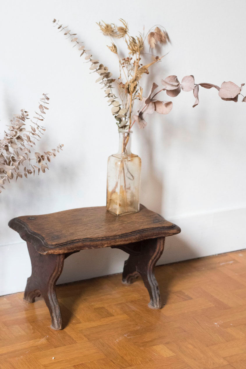 Walking stool feet in solid oak