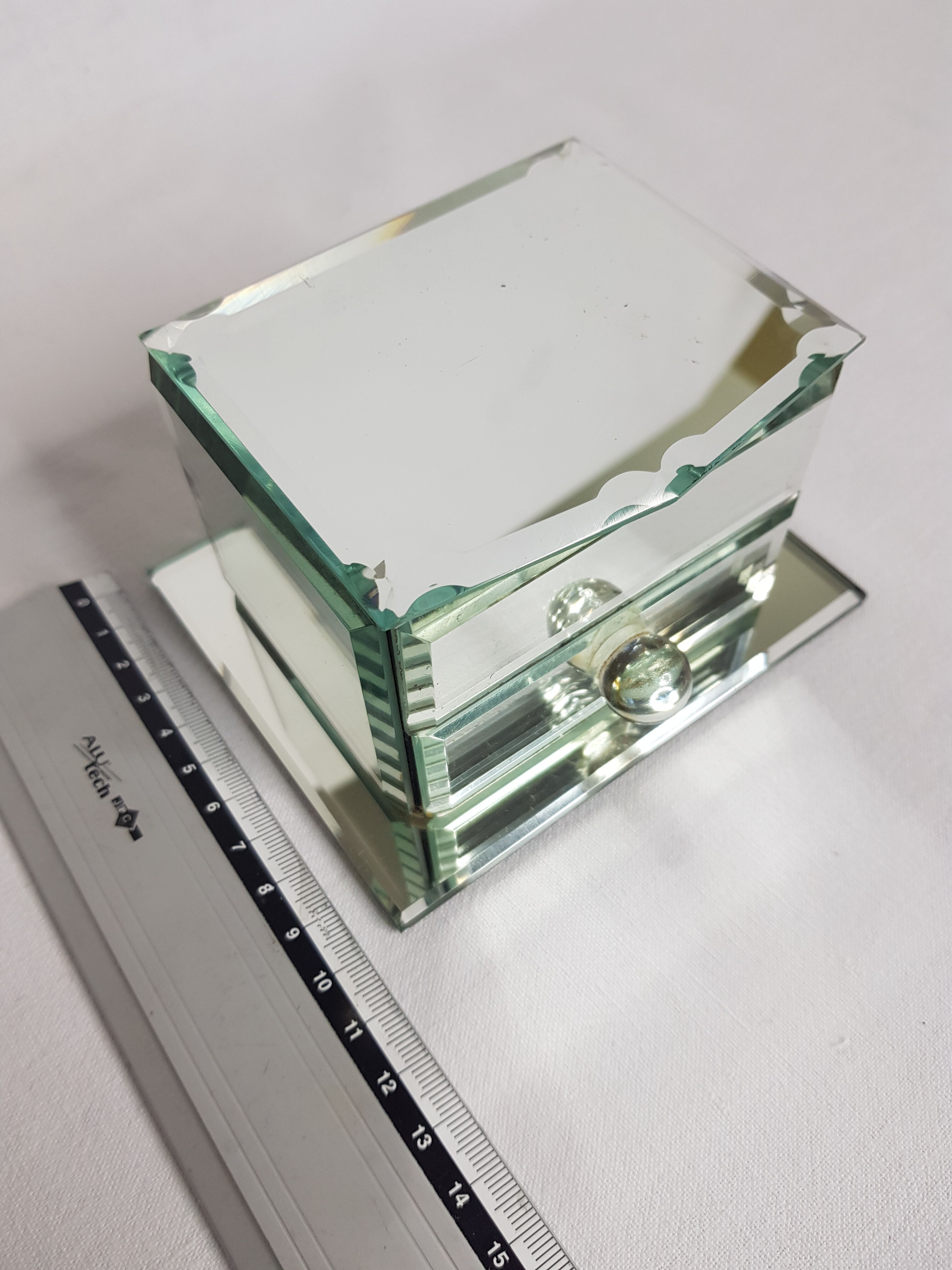 Jewelry box in bevelled glass, mirror, old art deco style