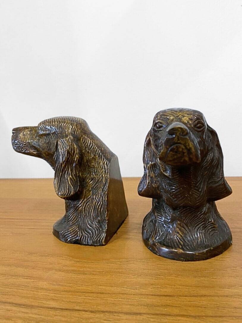 Paire de serre-livres anciens “Chiens de chasse” en bronze