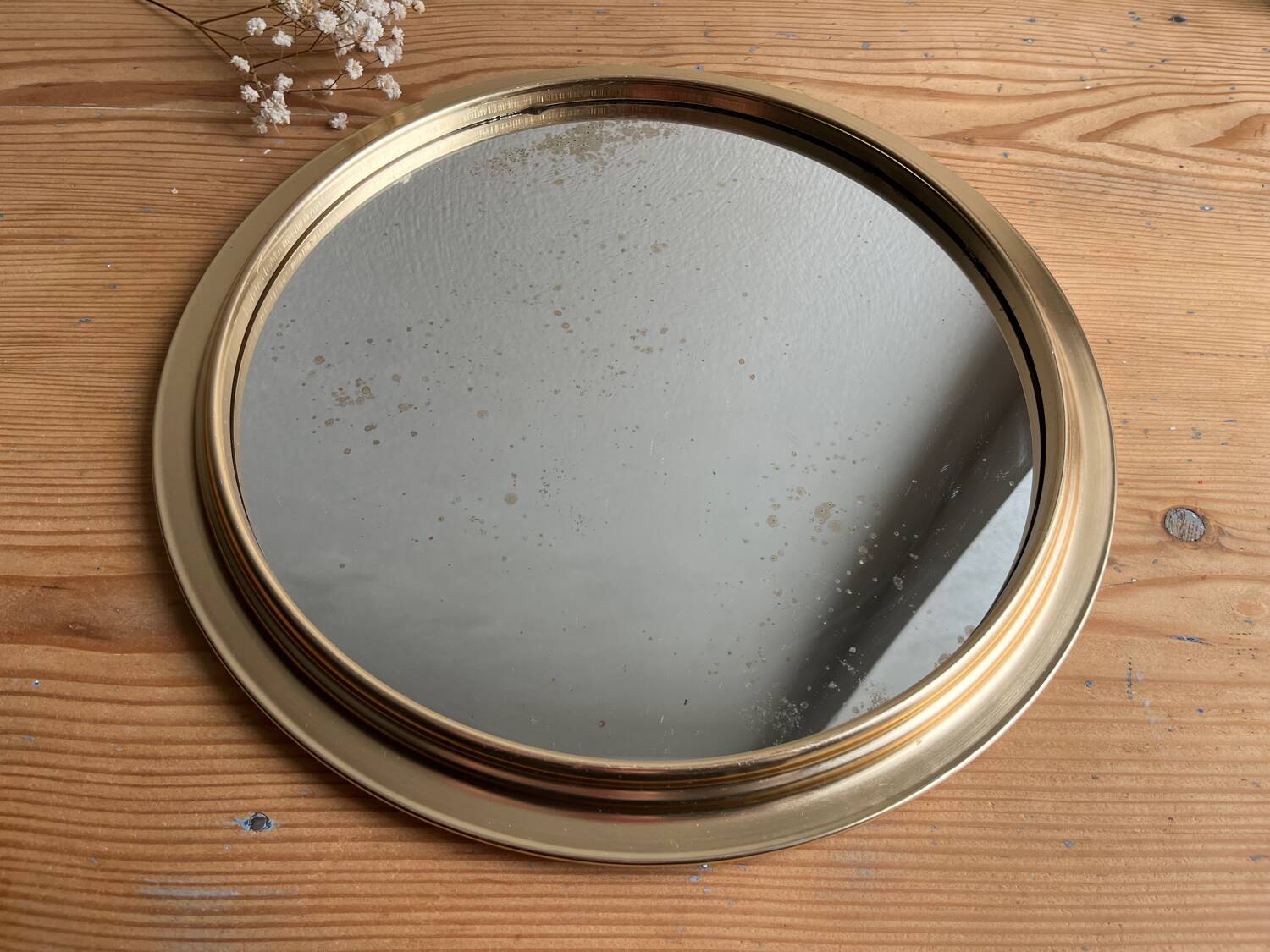 Vintage round gold mirror