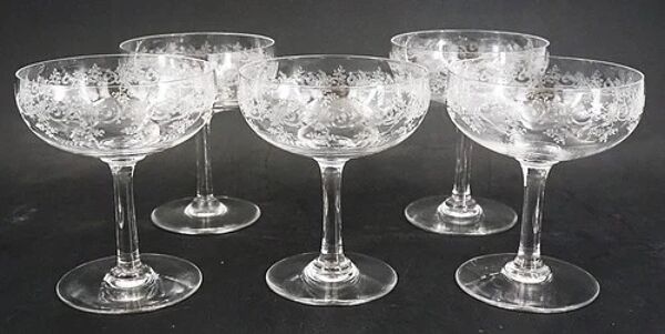 Baccarat Sévigné 5 coupes à champagne, cristal gravé, excellent état, non signés