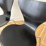 3 chaises Arne Jacobsen série 7