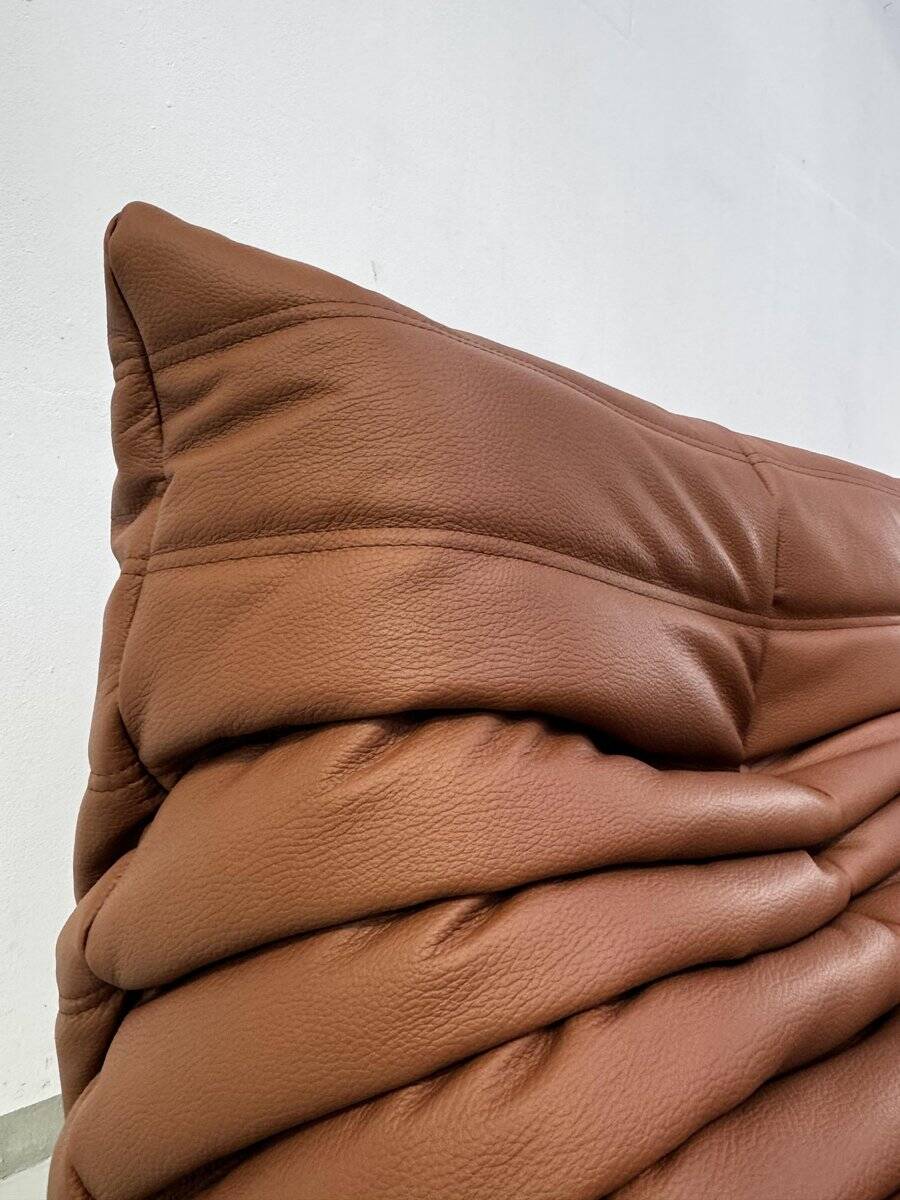 Canapé Togo français en cuir de vachette épais couleur cognac, signé Michel Ducaroy pour Ligne Roset